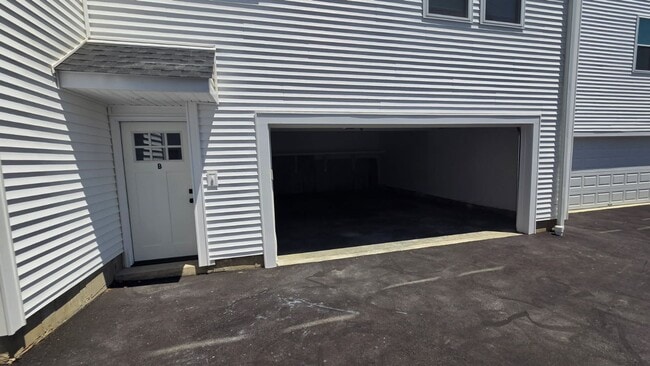 Building Photo - 25 Bouton St