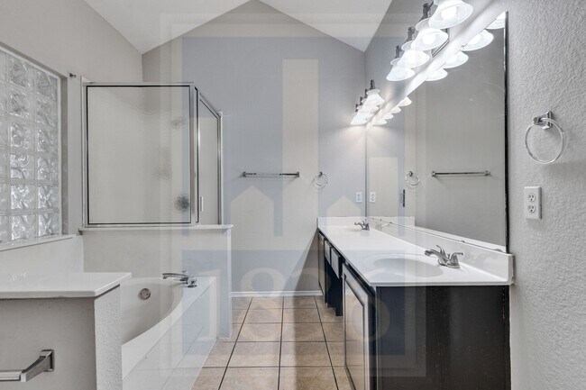 Building Photo - 1500 Gardena Canyon Dr