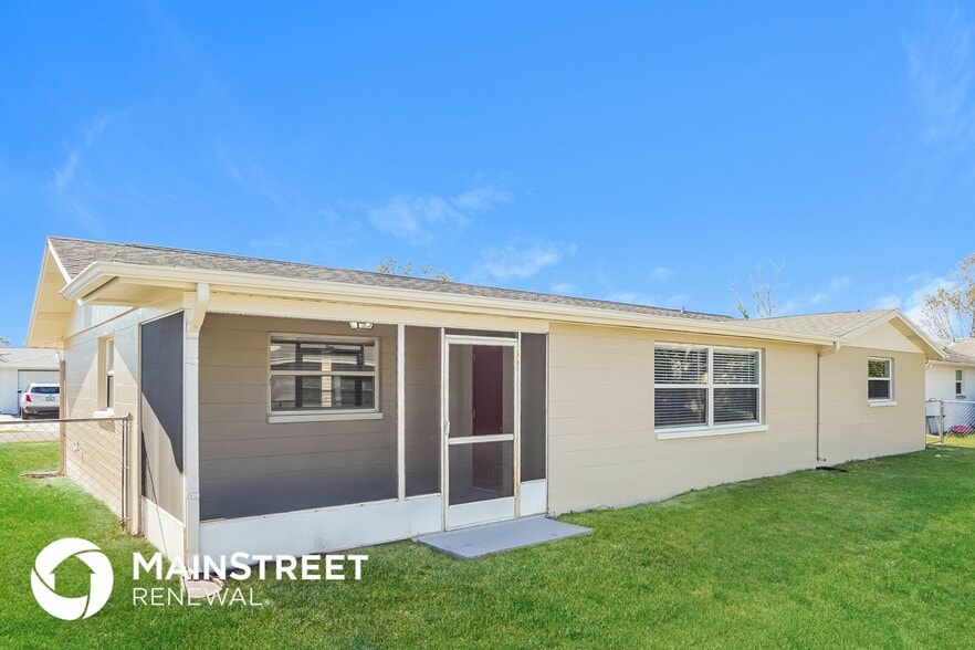 Building Photo - 7909 Hawthorn Dr
