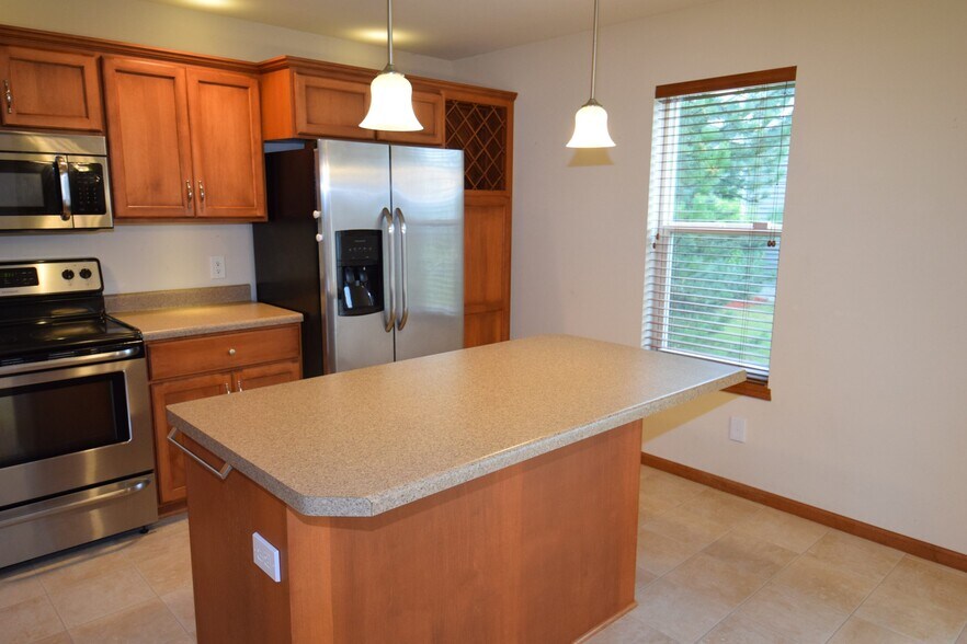 Building Photo - 9122 Ancient Oak Ln