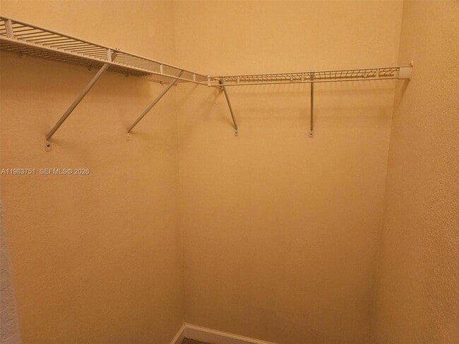 Building Photo - 142 SE 28th Ter