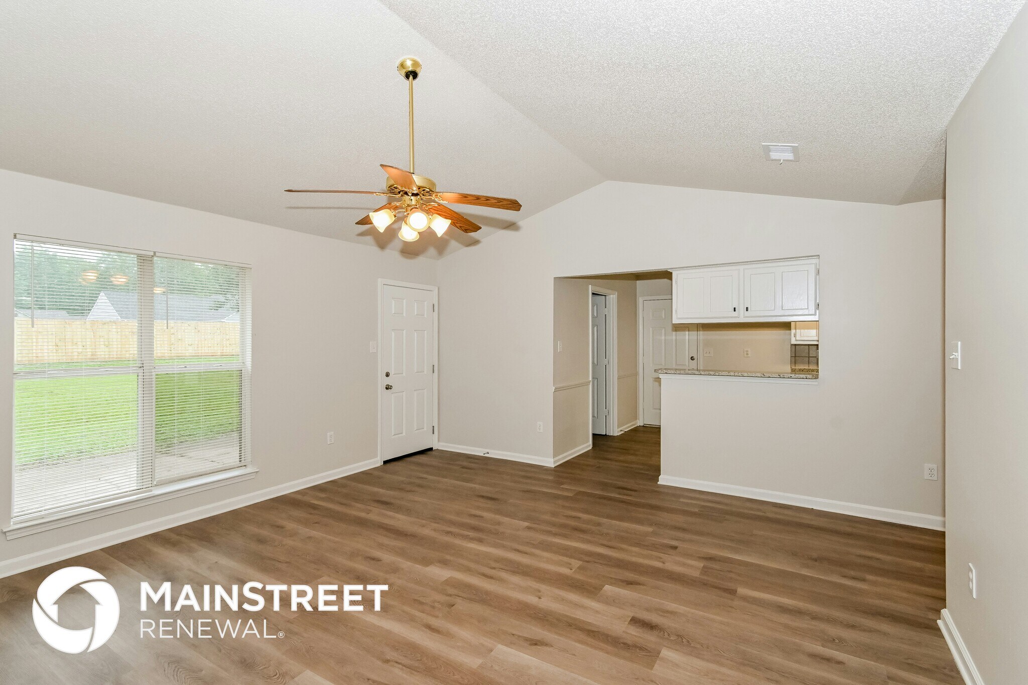 Building Photo - 10676 Oak Cir N