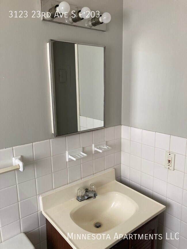 Building Photo - 1 Bedroom Available with a Great Location!