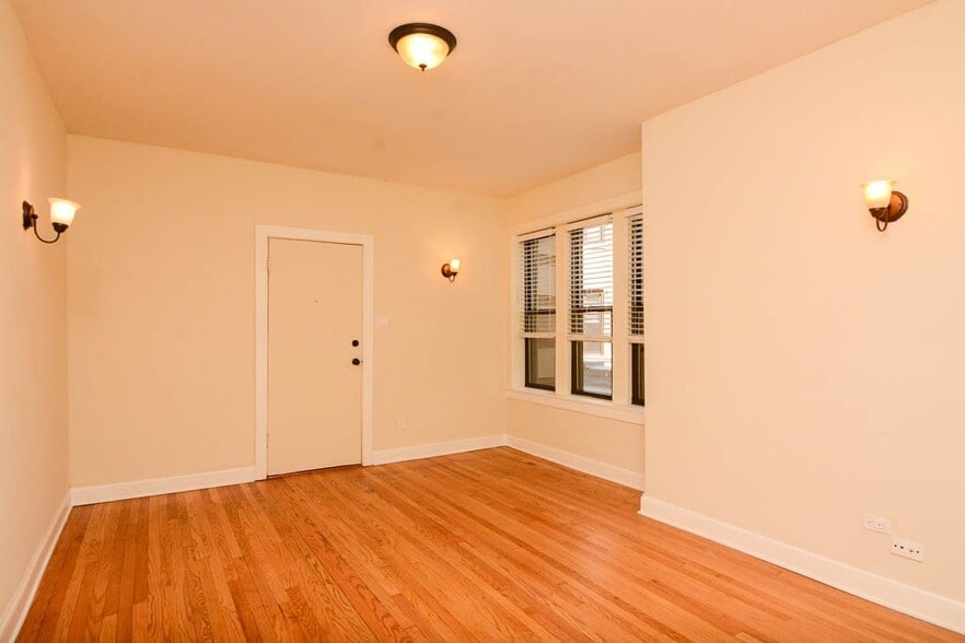 Building Photo - 4139 N Ashland Ave