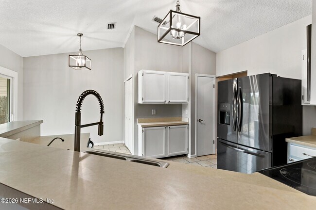 Building Photo - 13335 Currituck Dr N