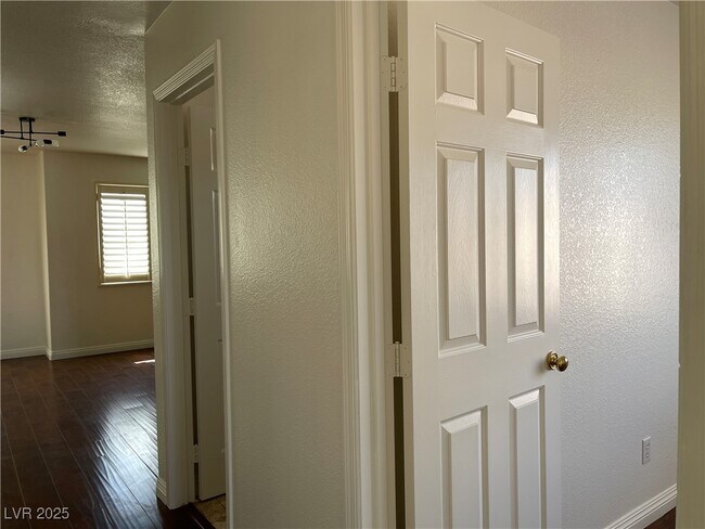 Building Photo - 4364 Mesa Hill Dr