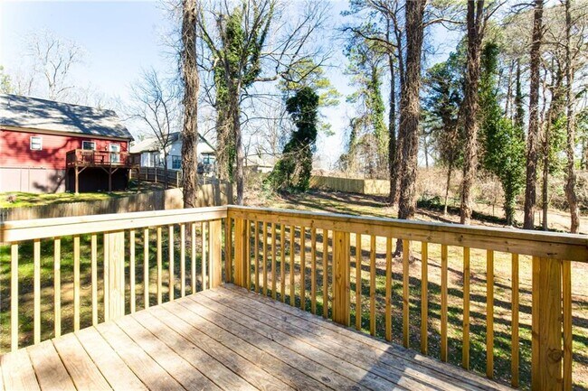 Building Photo - 870 Gaston St SW