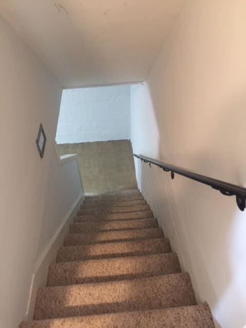 Building Photo - 633 N Nelson St