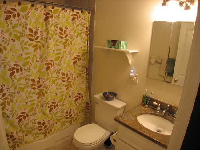 Building Photo - 118 Chestnut Ave