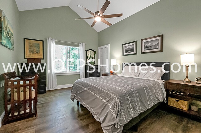 Building Photo - 712 Cypress Dr