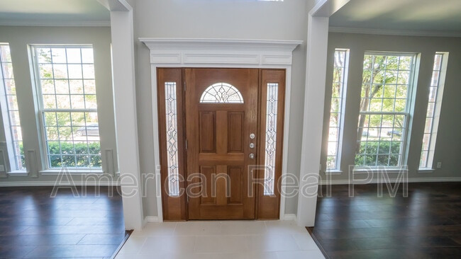Building Photo - 728 Robin Meadow Dr