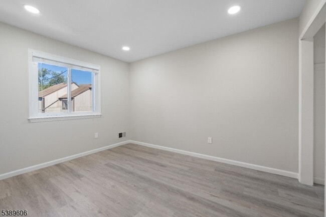 Building Photo - 160 Goldmine Ln