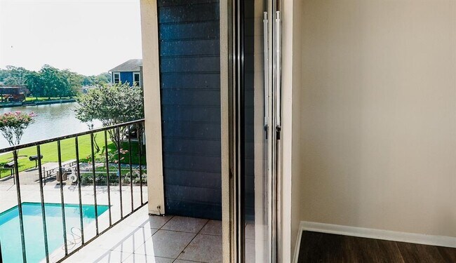 Building Photo - 18511 Egret Bay Blvd
