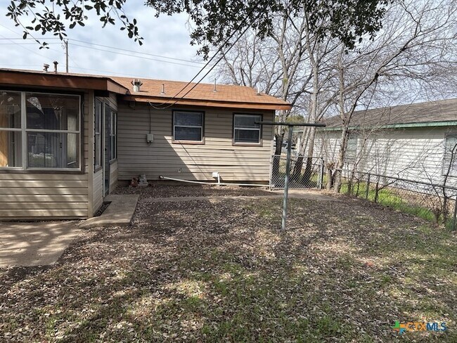 Building Photo - 804 Jefferis Ave