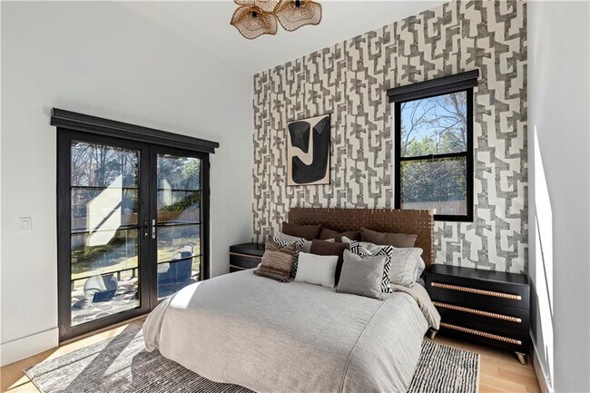 Building Photo - 3600 Lower Roswell Rd