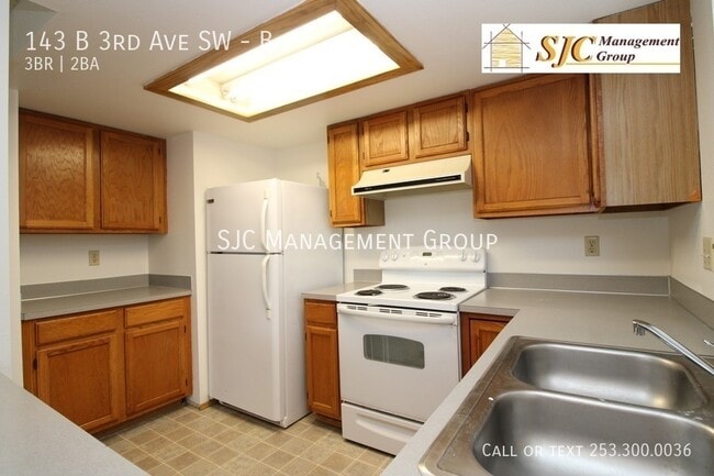 Building Photo - 143 3rd Ave SW