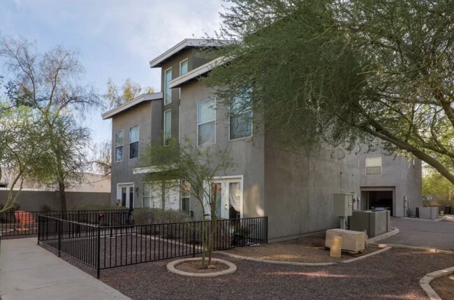 Building Photo - Roosevelt West Townhomes