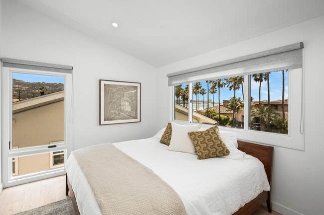 Building Photo - 8471 El Paseo Grande