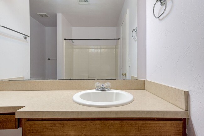 Building Photo - Gorgeous 3 bed 2 bath in Norman!