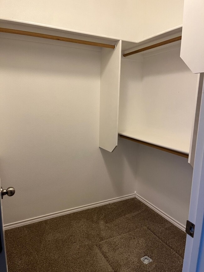 Building Photo - 2664 E Bridgecreek Dr