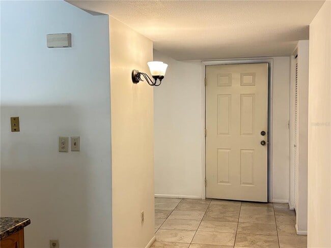 Building Photo - 7070 Fairway Bend Ln