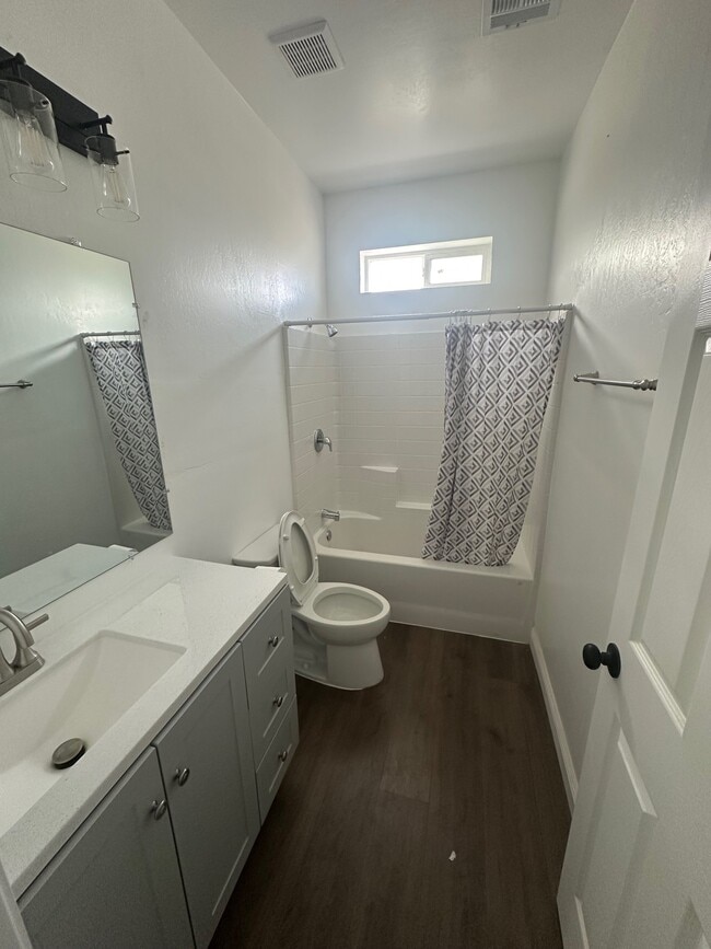 Building Photo - 319 W Los Angeles Ave