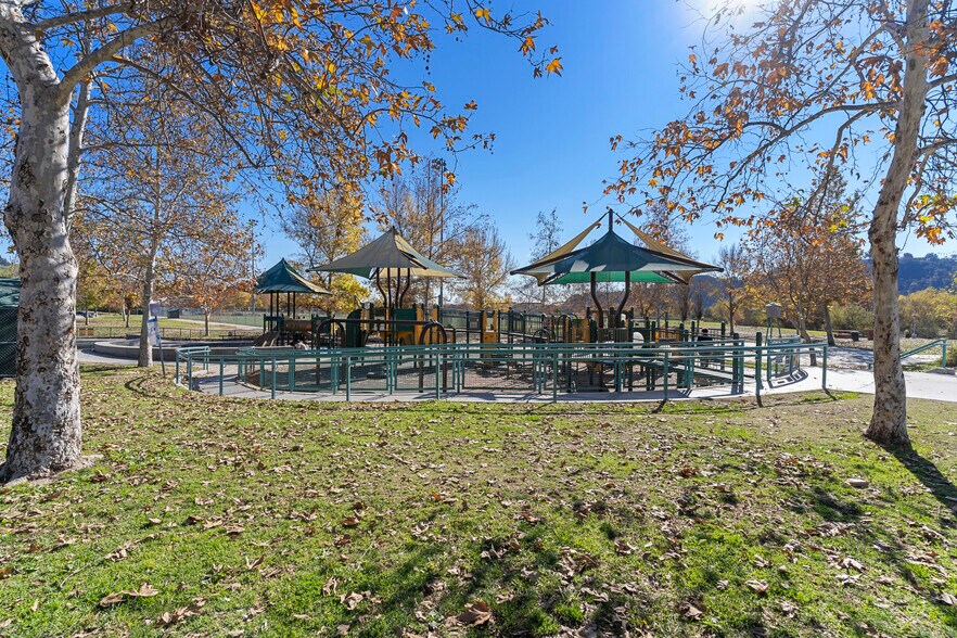 Building Photo - 2700 E Chaucer