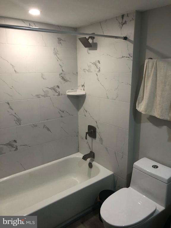 Building Photo - 20926 Valley Forge Cir