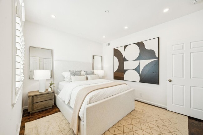 Building Photo - NOB HILL TOWNHOME FOR RENT - $13,000/mo
