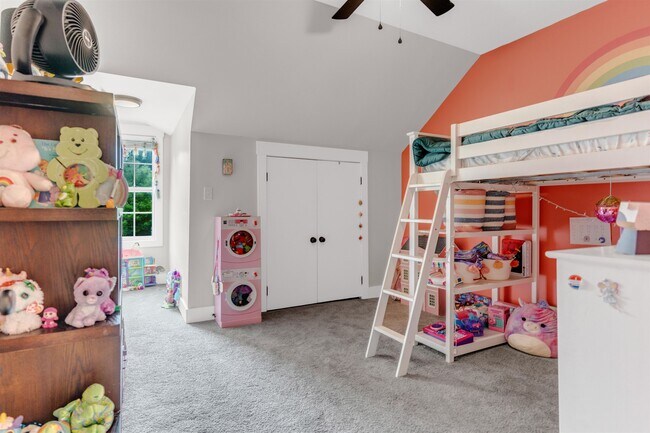 Building Photo - 185 Alexander St