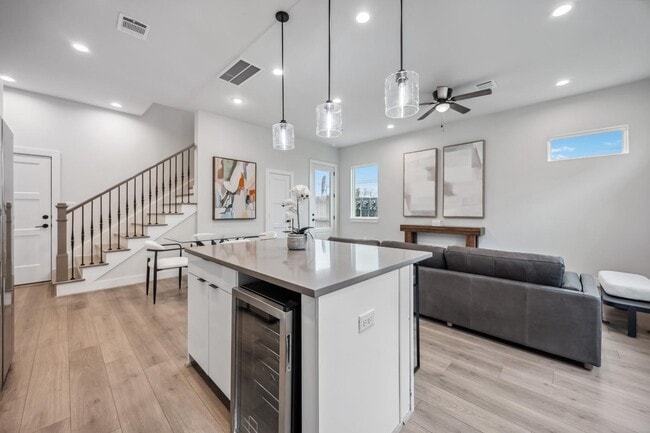 Building Photo - 303 Charlock St