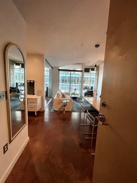 Building Photo - 600 12th Ave S