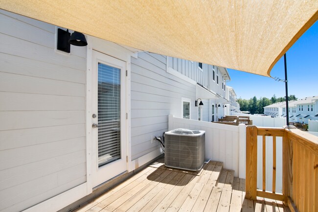 Building Photo - 3 bed gated community home with community ...