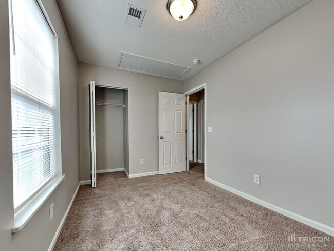 Building Photo - 100 Sandpine Cir