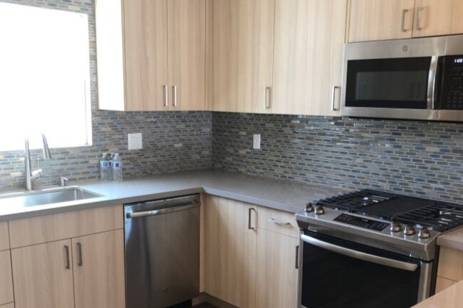 Building Photo - 8034 Airlane Ave