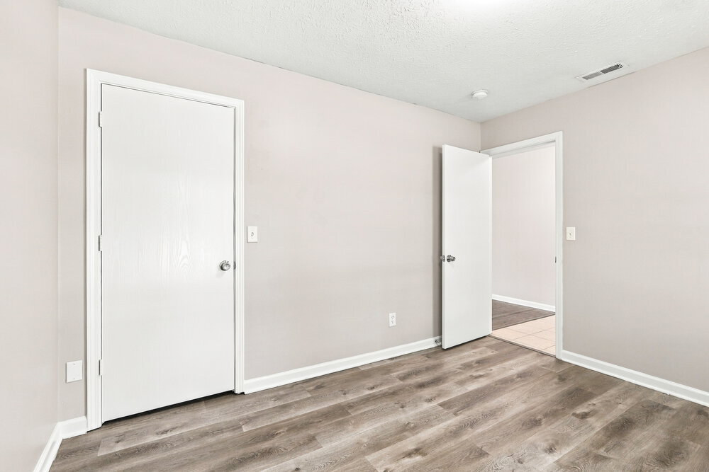 Building Photo - 1295 Spring Lake Dr