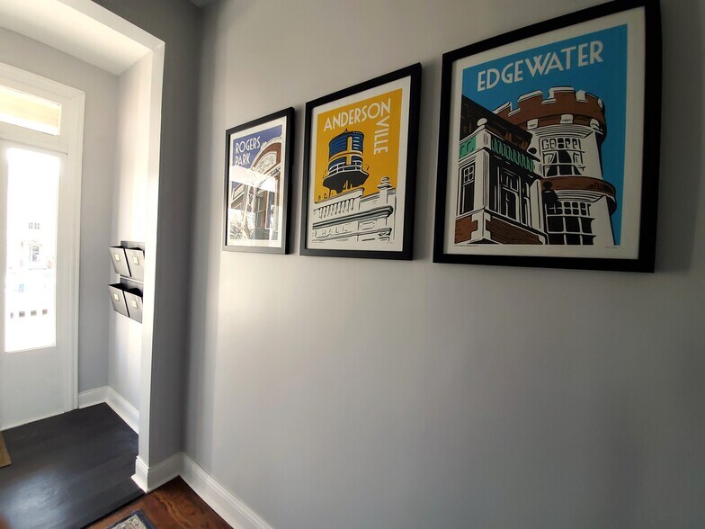 Common area hallway - 6320 N Paulina St