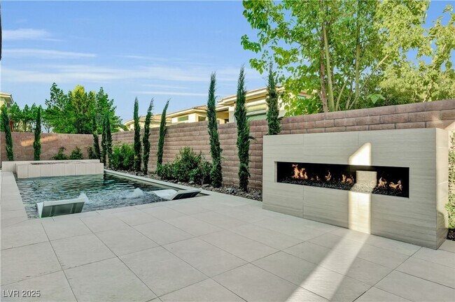 Building Photo - 68 Grey Feather Dr