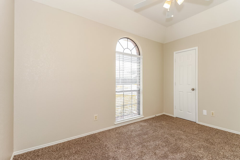 Building Photo - 819 Crystal Creek Ln