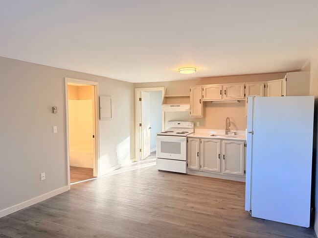 Building Photo - Pet-friendly Apartments for Rent in Hartford, VT!