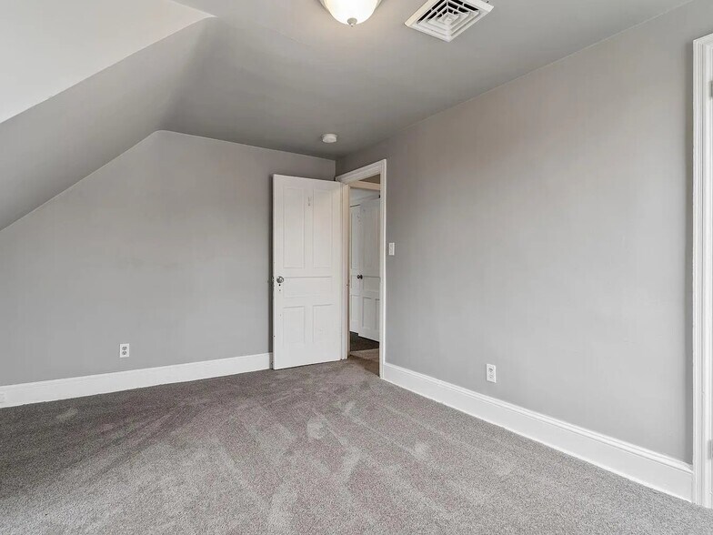 Building Photo - 203 S Springfield Rd