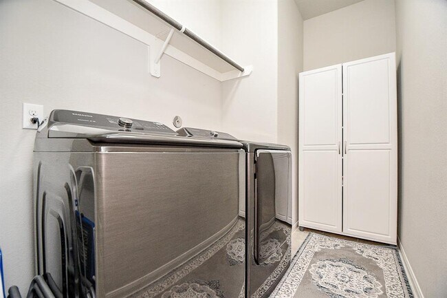 Building Photo - 2707 Dry Creek Dr