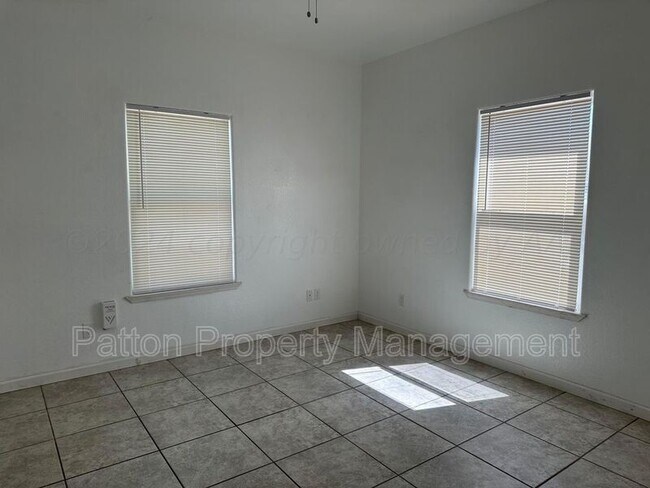 Building Photo - 746 N Williams St