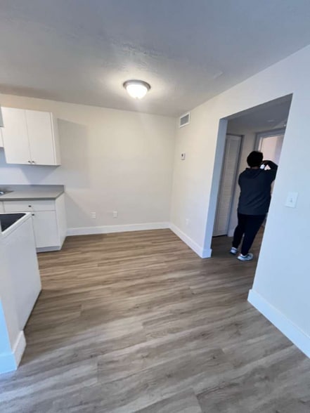 Building Photo - 1410 HIALEAH