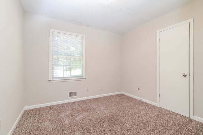 Building Photo - 3797 Kathryn Dr SW