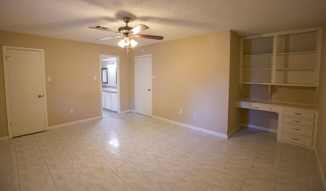 Building Photo - Brick Ranch with 2 car garage