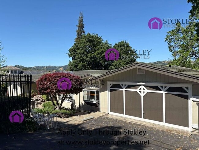 Building Photo - 790 Solana Dr