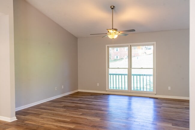 Building Photo - 4520 Ventura Dr