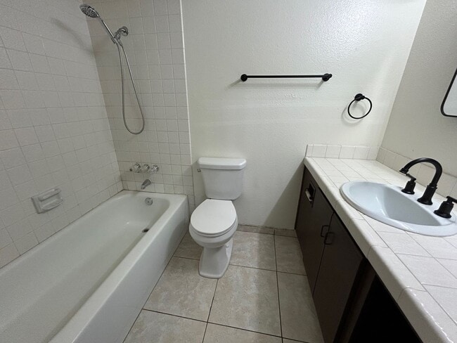Building Photo - MOVE IN SPECIAL WITH THIS BEAUTIFUL 2 BEDROOM 2 BATHROOM CONDO IN GATED COMMUNITY