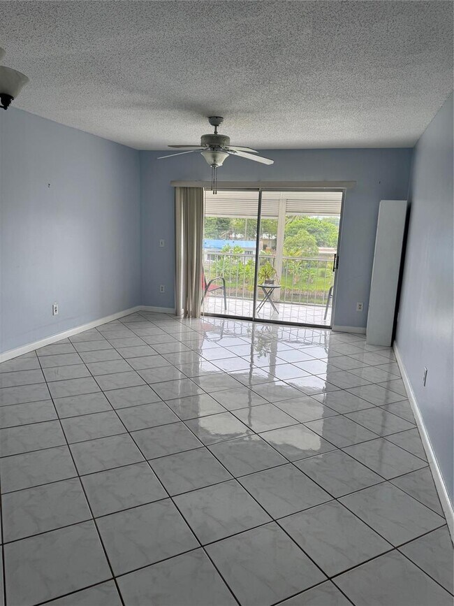Building Photo - 6550 Royal Palm Blvd